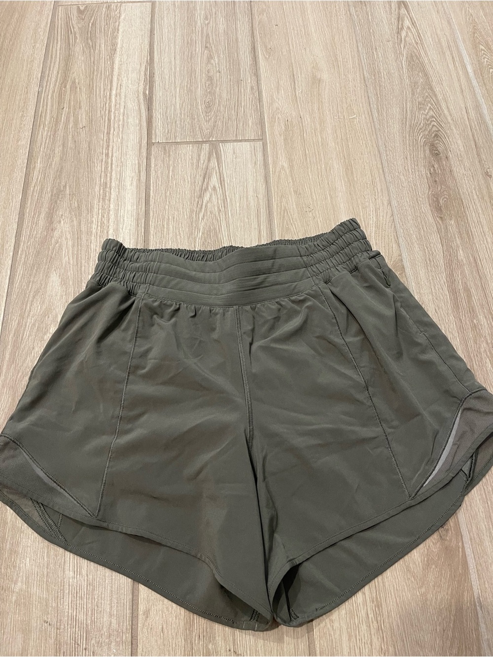 Lululemon Hotty Hot High Rise Lined Shorts 4” Army Green Sz 6